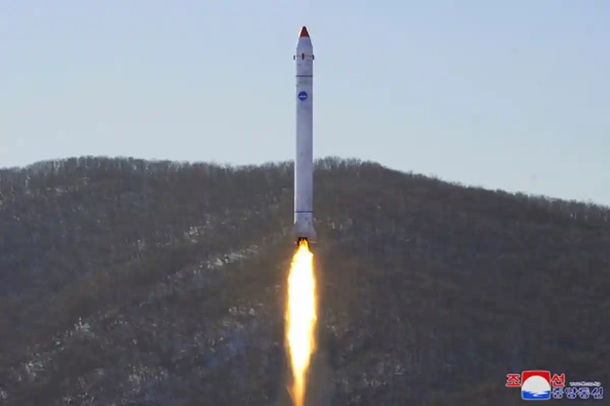 Южная Корея сообщила о запуске северокорейской ракеты
