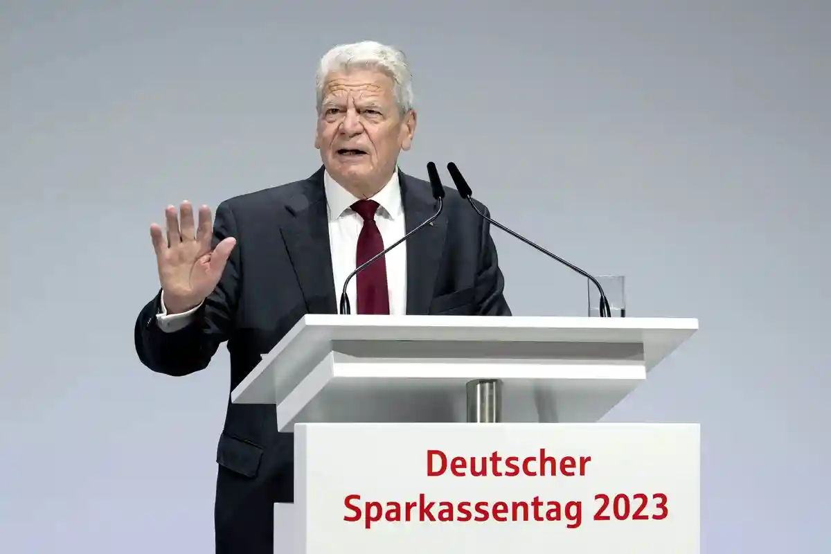 Гаук: Германия должна вооружиться против угроз демократии