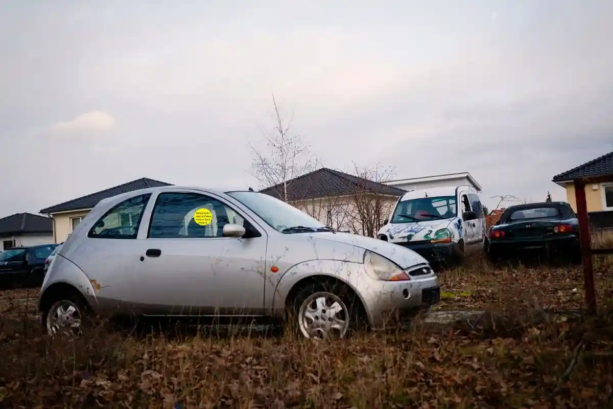 Желтая наклейка на машине в Германии. Фото: Aleksejs Bocoks / aussiedlerbote.de