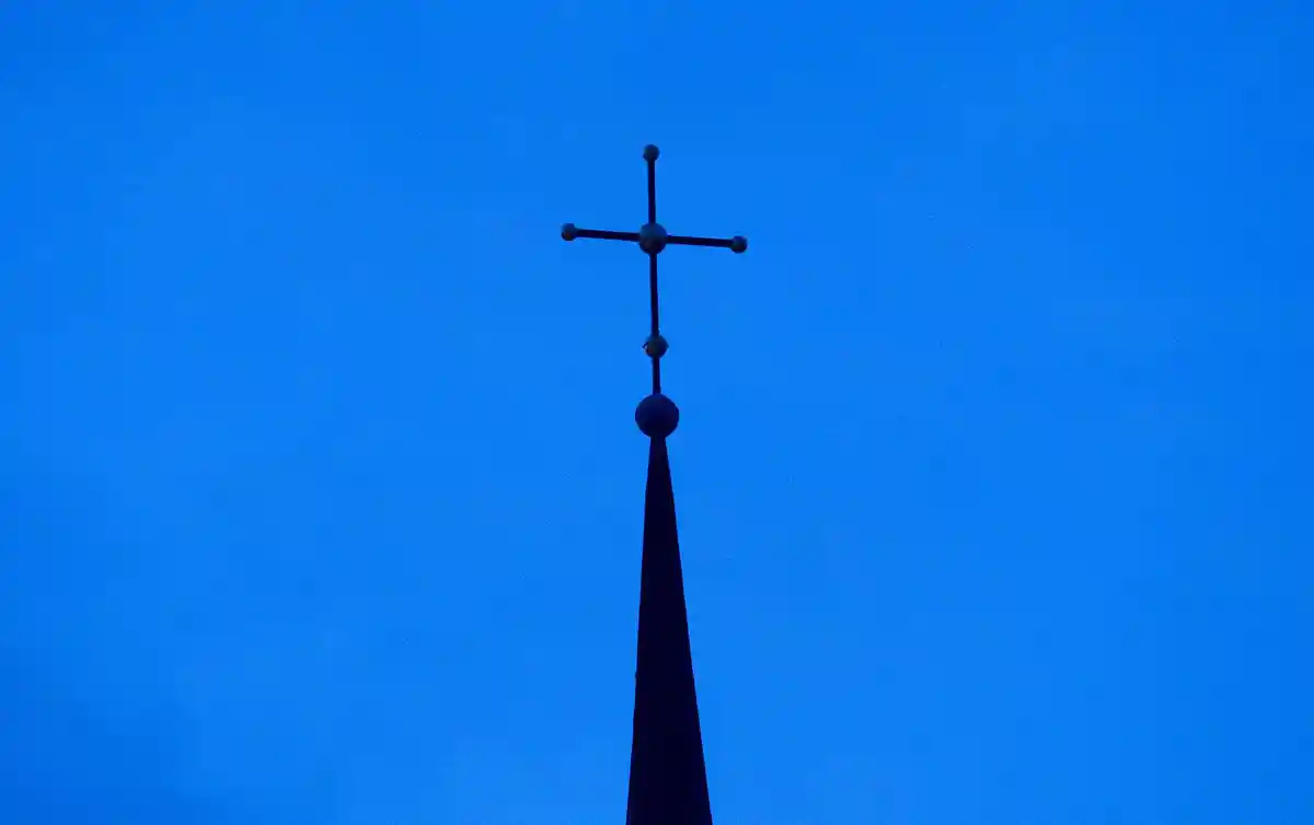 Крест на церковной башне